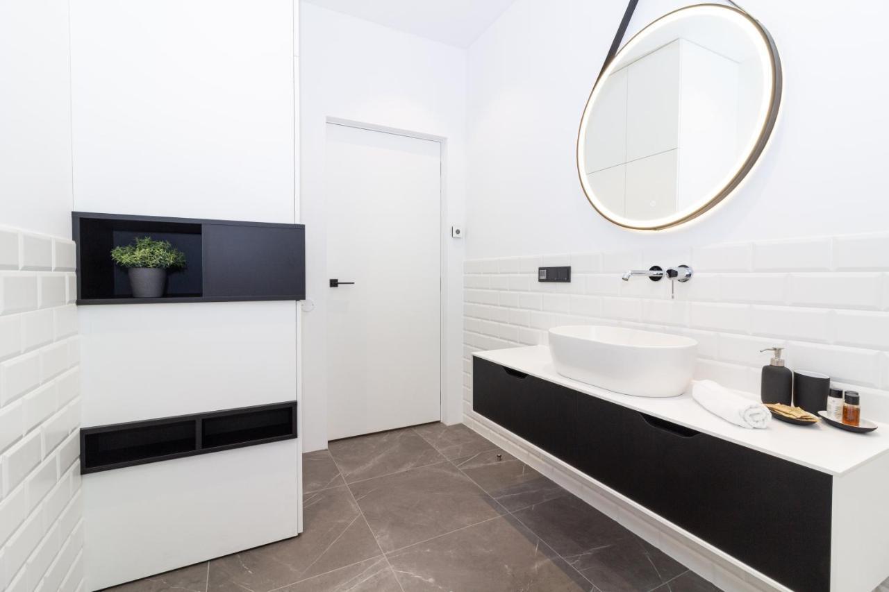 Cohost I Oldtown 60M2 Apt W-Garage Parking, Balcony & Self Check-In 빌뉴스 외부 사진